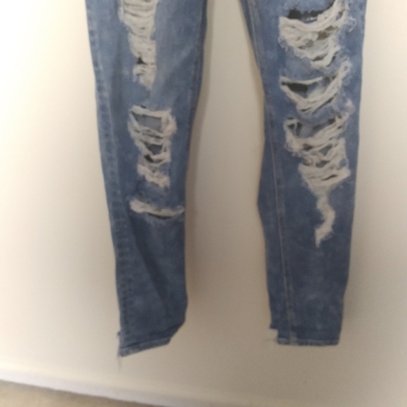 American Eagle Light Wash Distressed High Rise Stretch Denim Mom Jeans Size 0 - Picture 3 of 12
